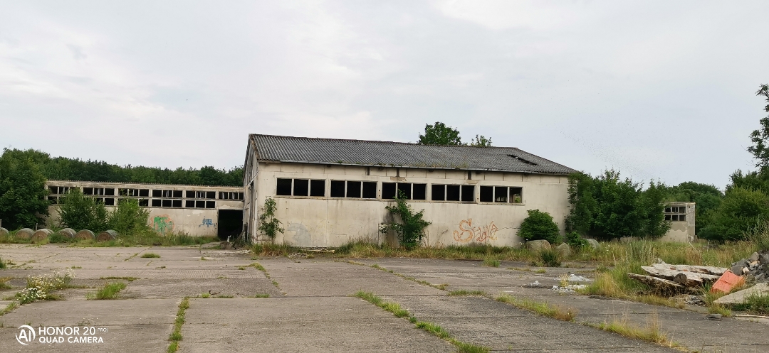 LostPlacenbspVerlassenenbspDDRnbspTierzuchtnbspmitnbspdemnbspHonor20Pr