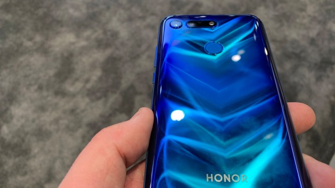 HONOR-View20-Test-Loch-Farben-technische-Daten
