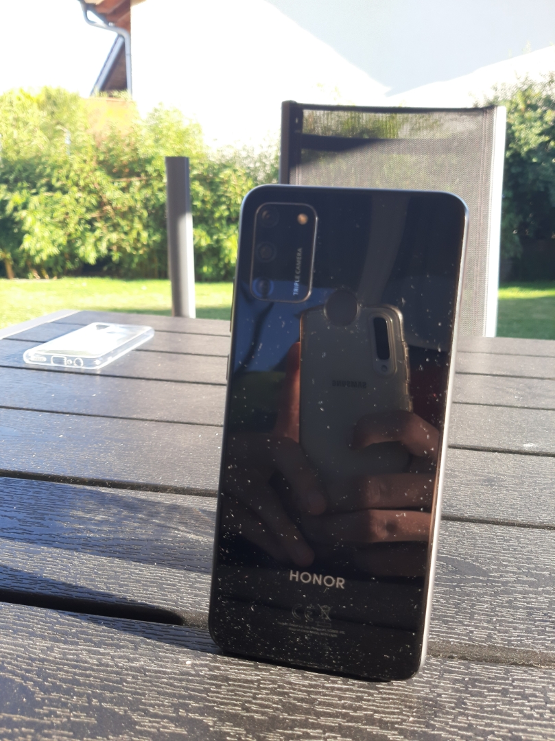 pDas-HONOR-9A-hat-ein-sehr-schlichtes-und-minimalistisches-Design-Auf