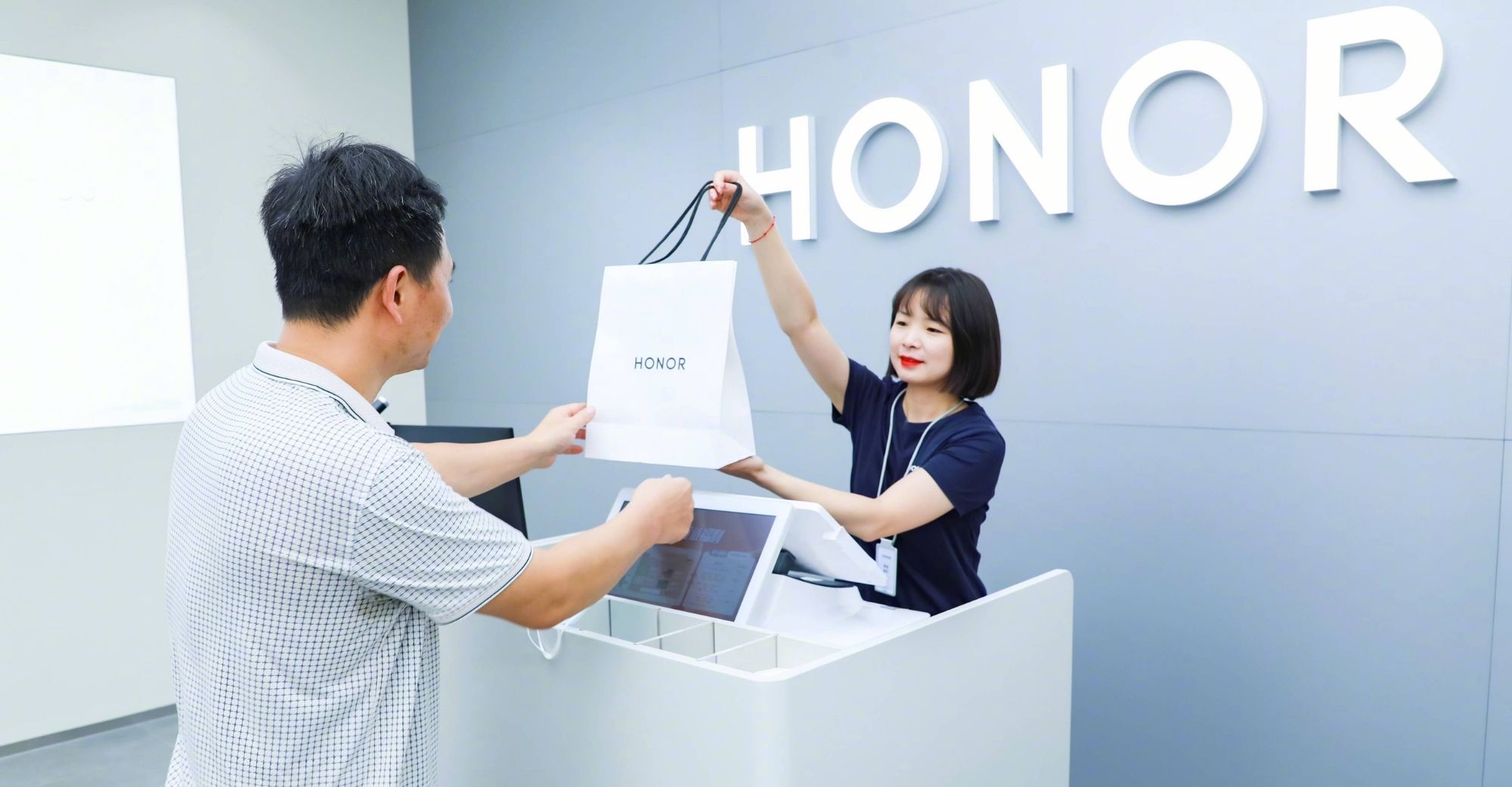 pstrongemspanHONOR-baute-eine-eigene-Fabrik-in-Pingshan-Shenzhen-und