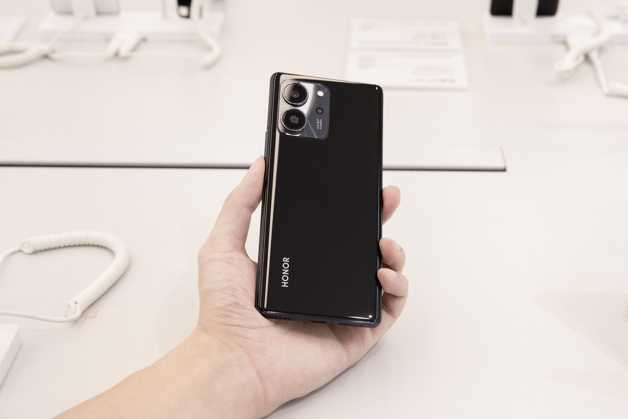 pBonjourppbrppLe-Honor-80SE-a-été-aperçu-lors-dune-présentation-privée