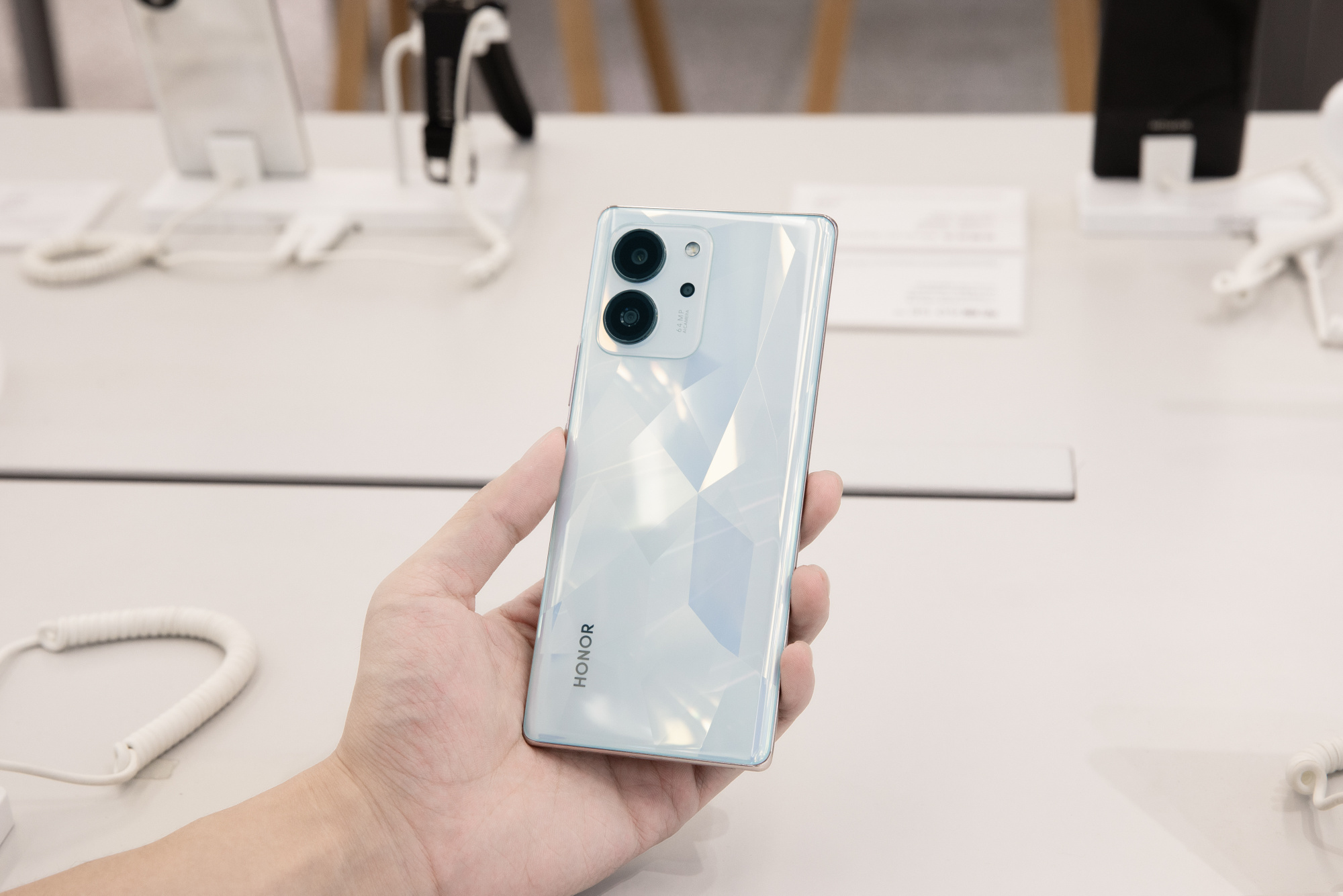 pBonjourppbrppLe-Honor-80SE-a-été-aperçu-lors-dune-présentation-privée