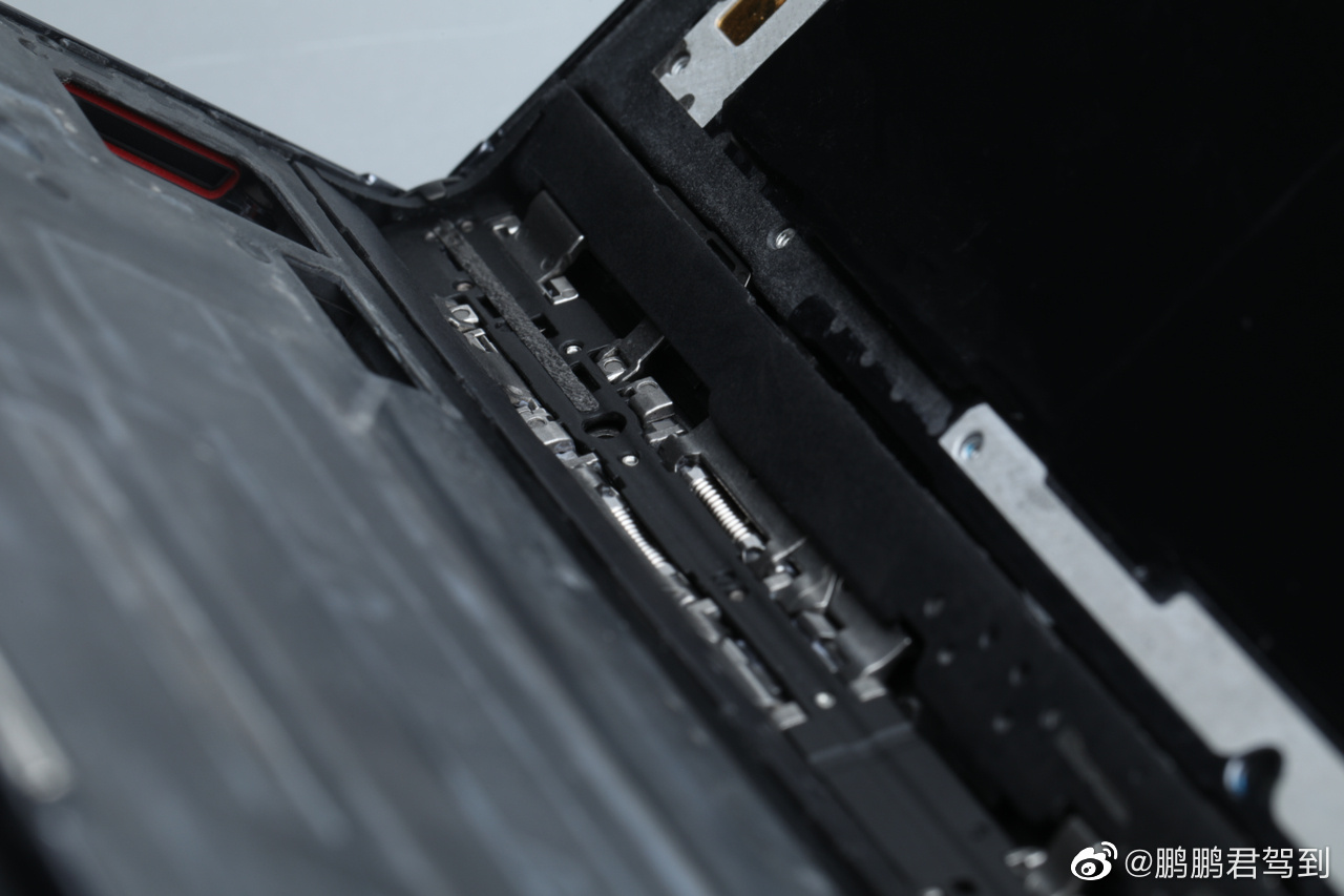 pBonjourppbrppJe-vous-propose-de-nouvelles-photos-de-la-charnière-du