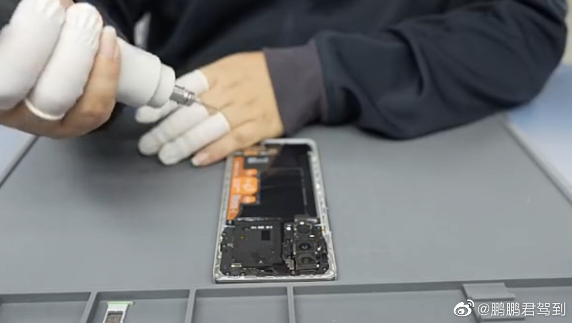 pBonjourppbrppVoici-4-images-pour-vous-montrer-lintérieur-du-Honor-80