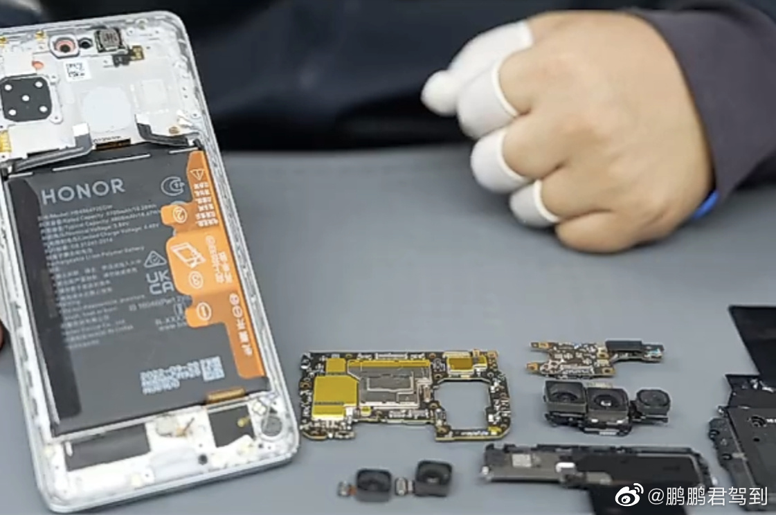 pBonjourppbrppVoici-4-images-pour-vous-montrer-lintérieur-du-Honor-80