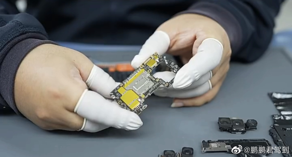 pBonjourppbrppVoici-4-images-pour-vous-montrer-lintérieur-du-Honor-80