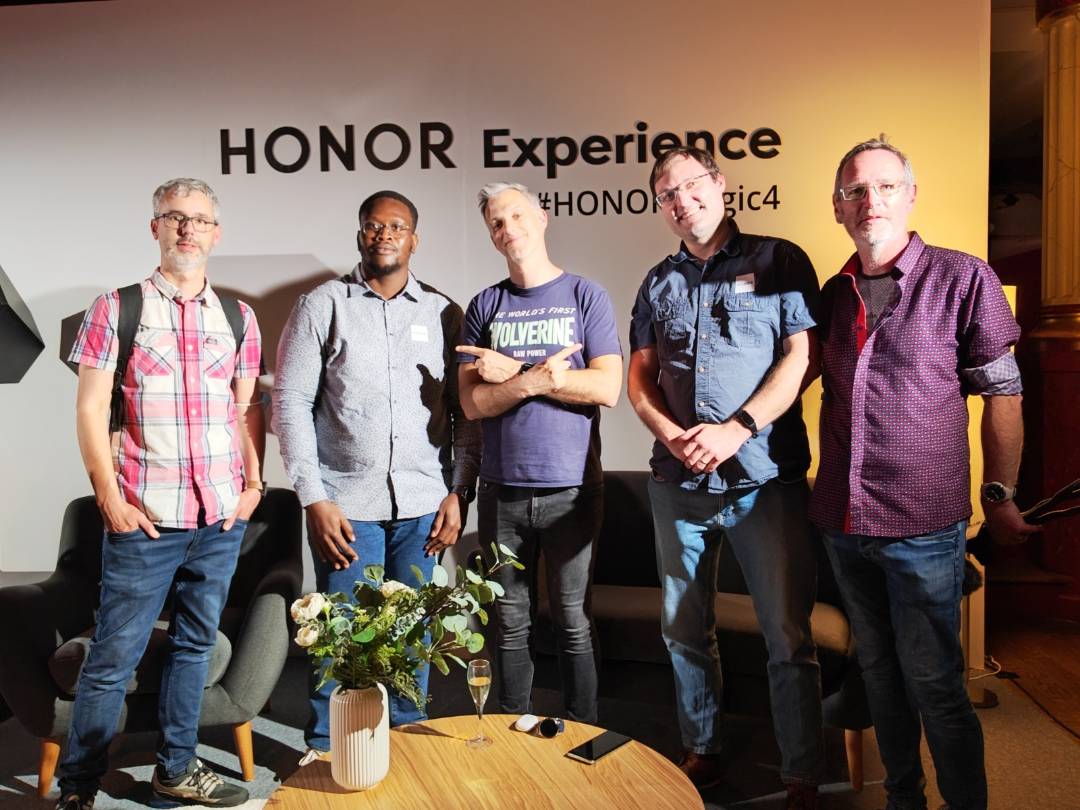 pbrppbrpp-styletext-align-centerstrongLa-team-rédacteur-présente-au