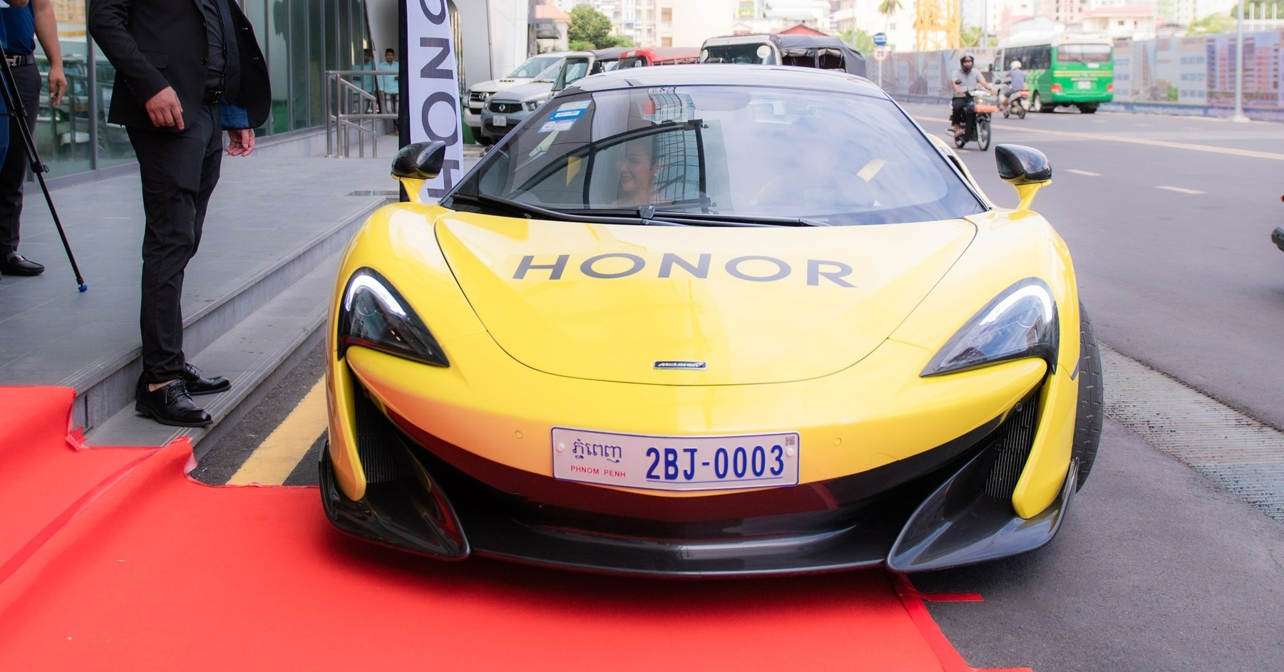 pBonjourppbrppAu-Cambodge-Honor-a-fait-les-choses-en-grand-pour-la