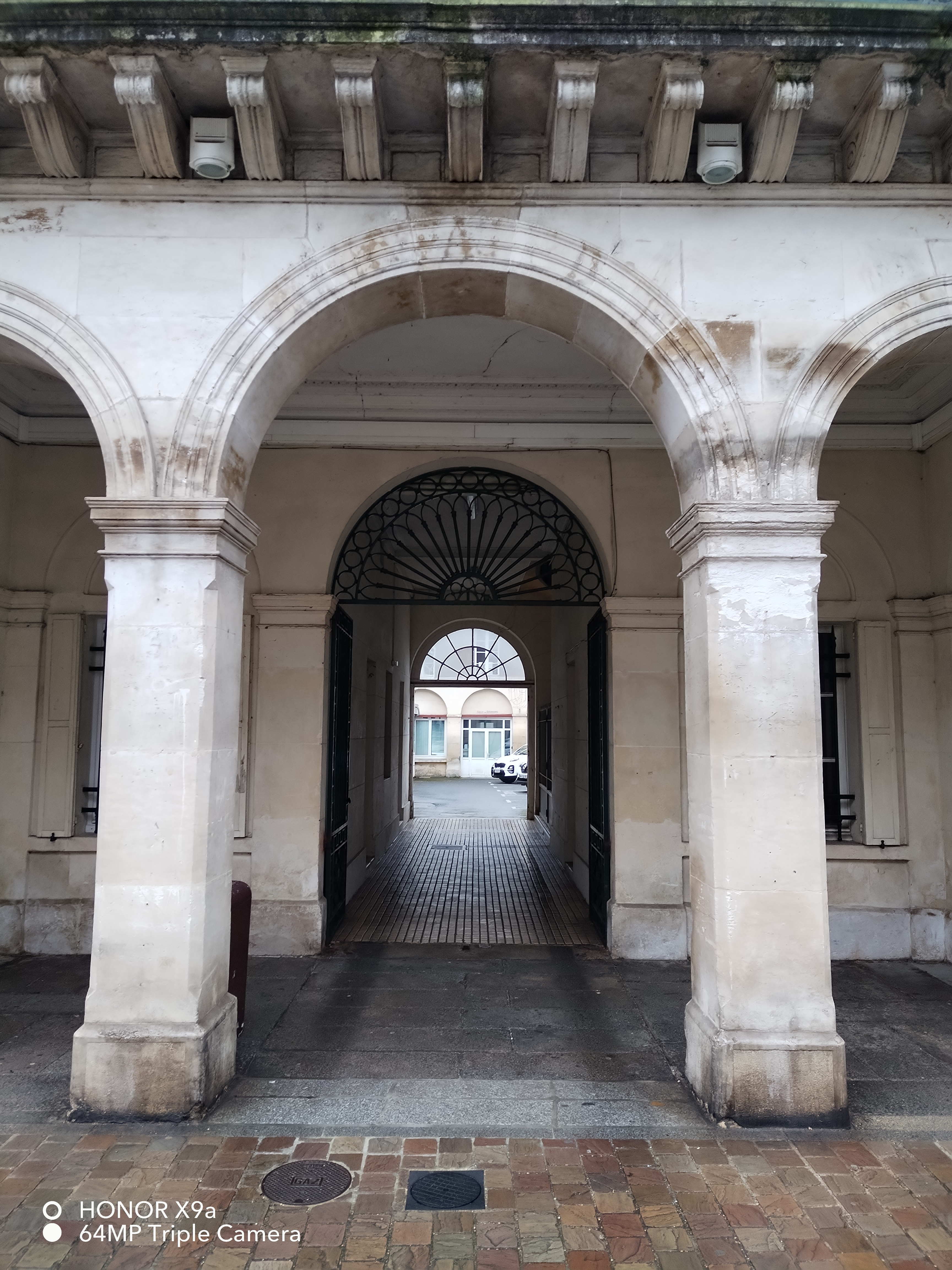 pBonjourppbrppUne-petite-halte-en-ville-tôt-ce-matin-pour-vous-offrir