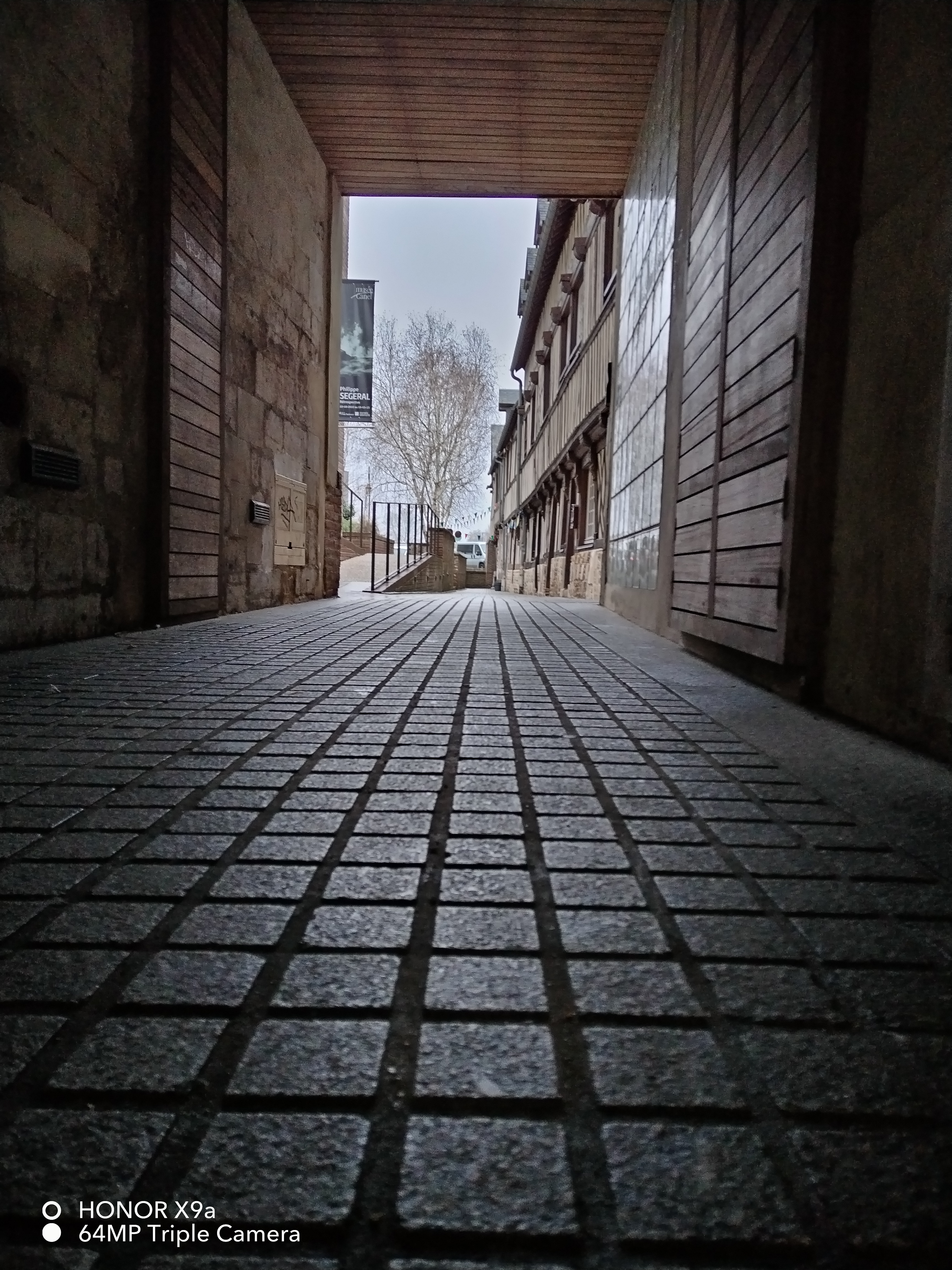 pBonjourppbrppUne-petite-halte-en-ville-tôt-ce-matin-pour-vous-offrir