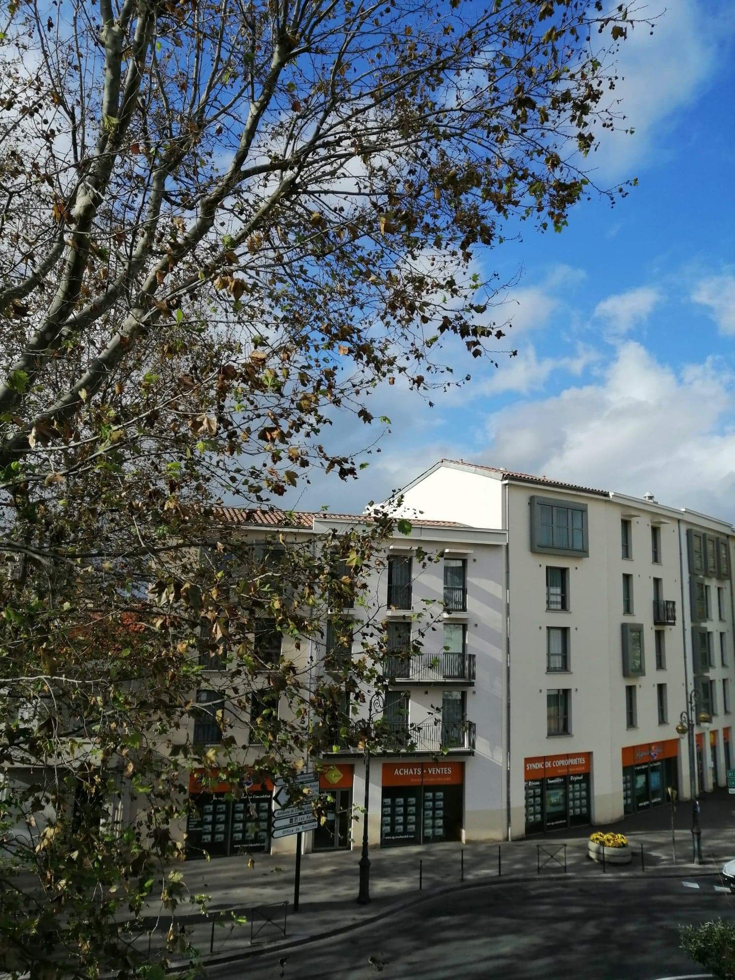 pBonjour-à-tous-un-nouveau-smartphone-a-fait-son-retour-dans-sa-boîte