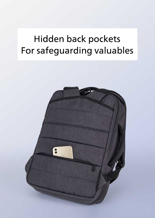 Honor-se-lance-dans-les-sacs-à-dos-