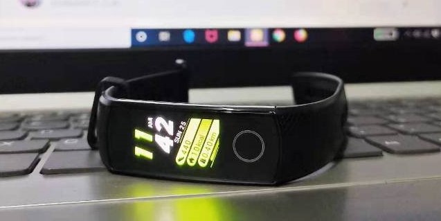 Première-impression-du-HONOR-Band-5-Lécran-couleur-en-fait-un-très-bon