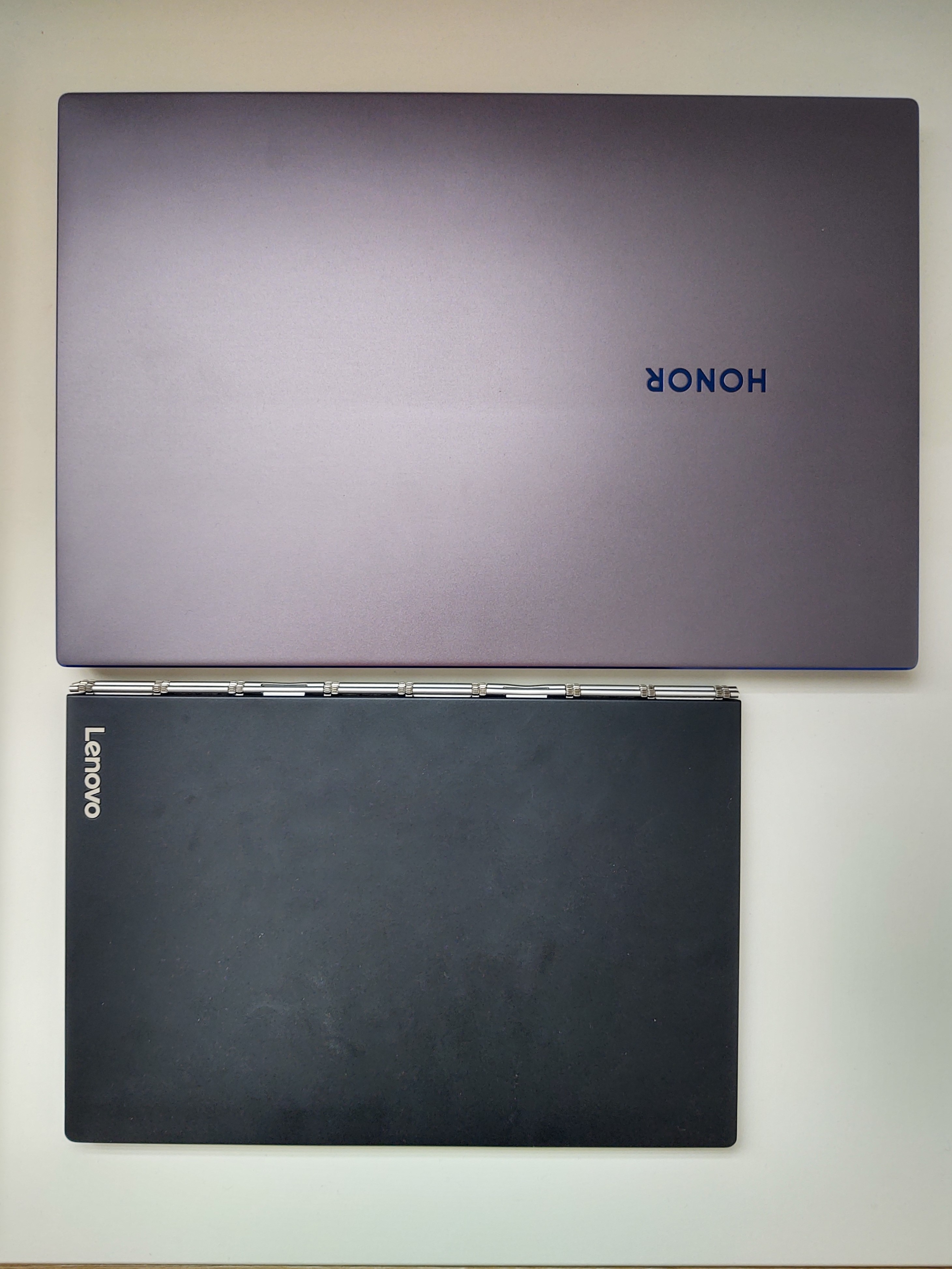 HONOR-MagicBook-14-VS-Lenovo-YogaBook