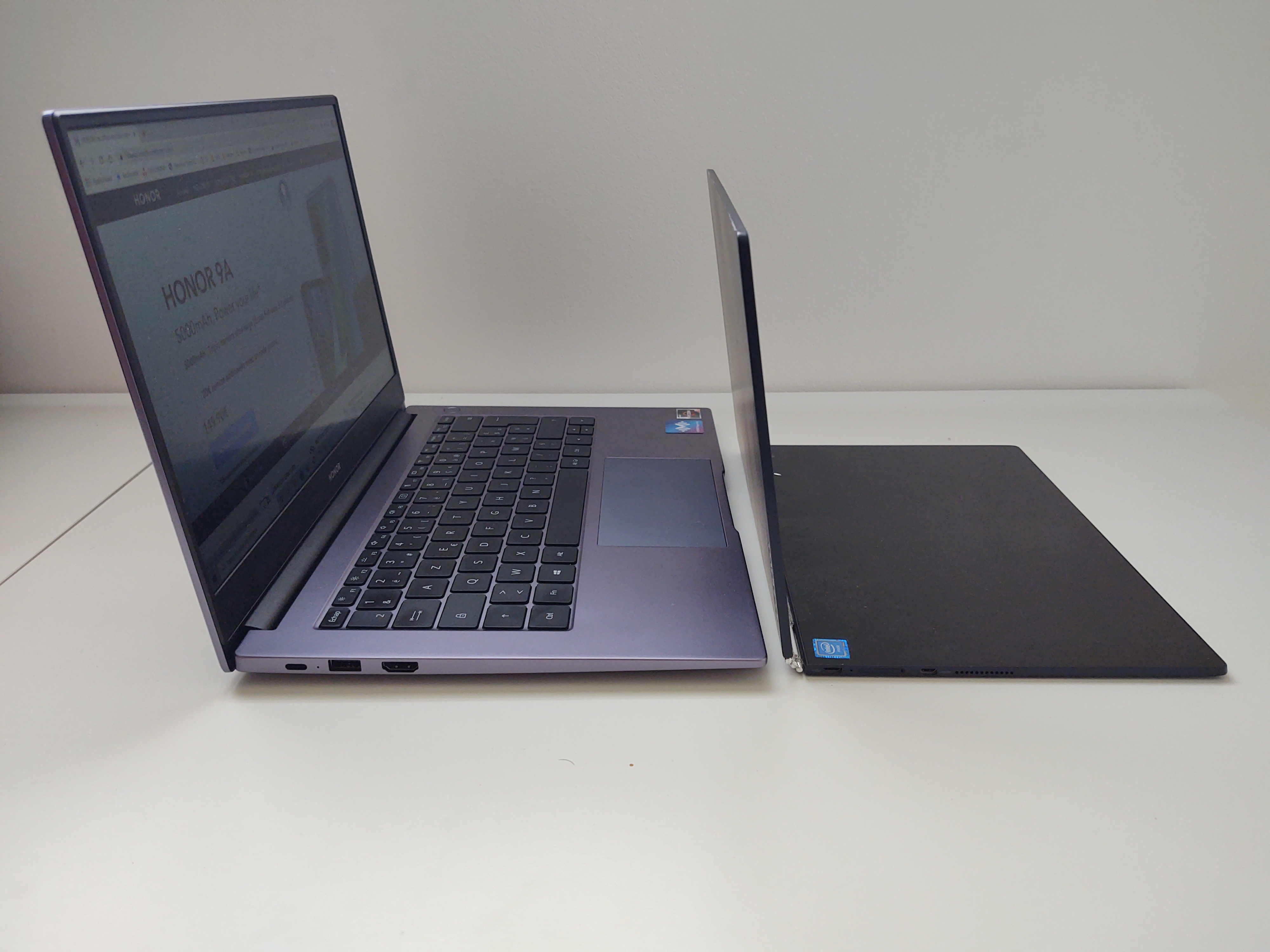 HONOR-MagicBook-14-VS-Lenovo-YogaBook