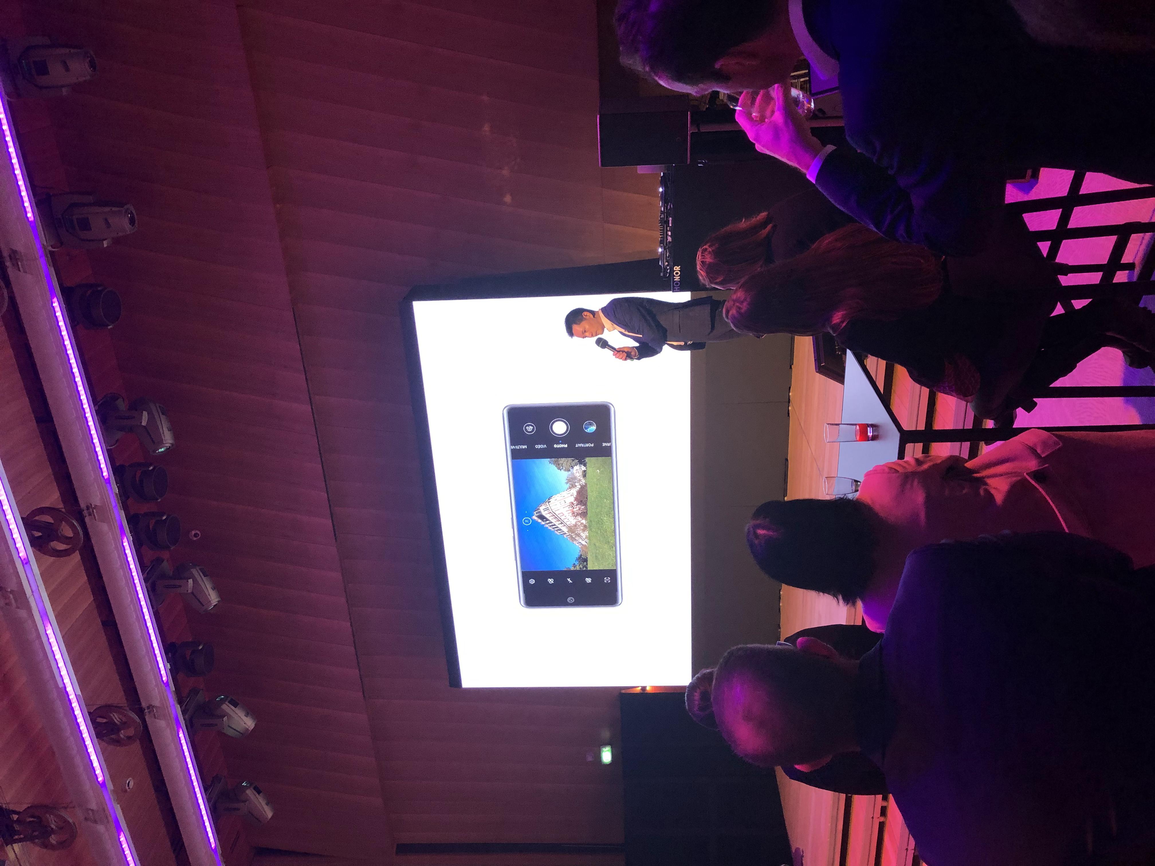 pspan-stylefont-size18pxspanBonsoir-à-tous-les-fans-dHONOR