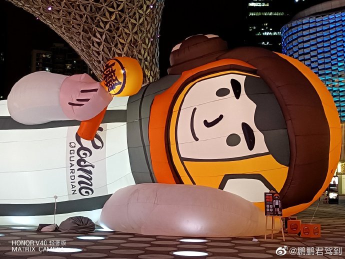 pBonjourppbrppLe-dernier-modèle-de-téléphone-Honor-présenté-hier-en