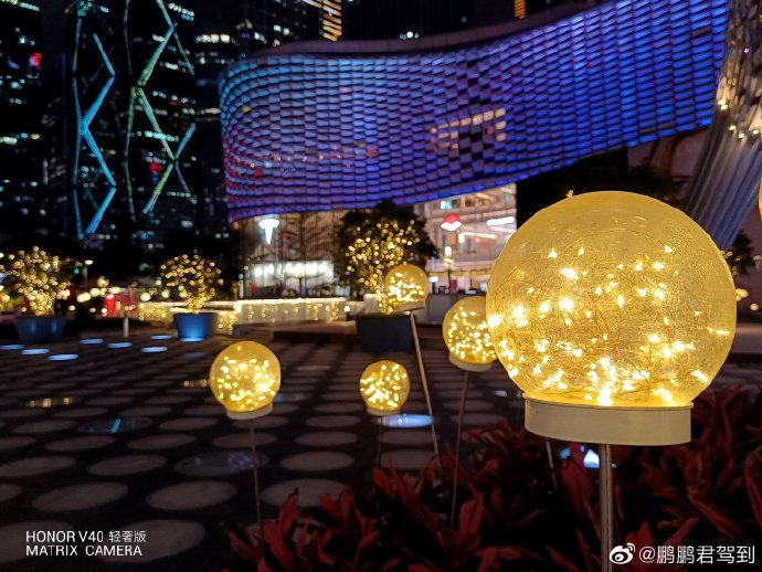 pBonjourppbrppLe-dernier-modèle-de-téléphone-Honor-présenté-hier-en