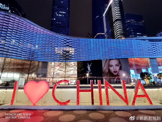 pBonjourppbrppLe-dernier-modèle-de-téléphone-Honor-présenté-hier-en