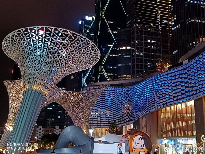 pBonjourppbrppLe-dernier-modèle-de-téléphone-Honor-présenté-hier-en