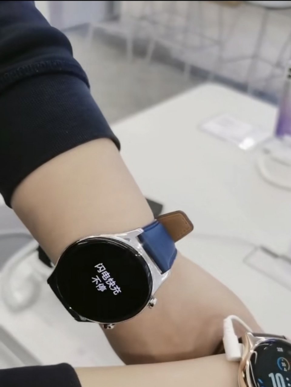 pspan-stylefont-size18pxspanBonjour-à-tous-les-fans-dHONOR