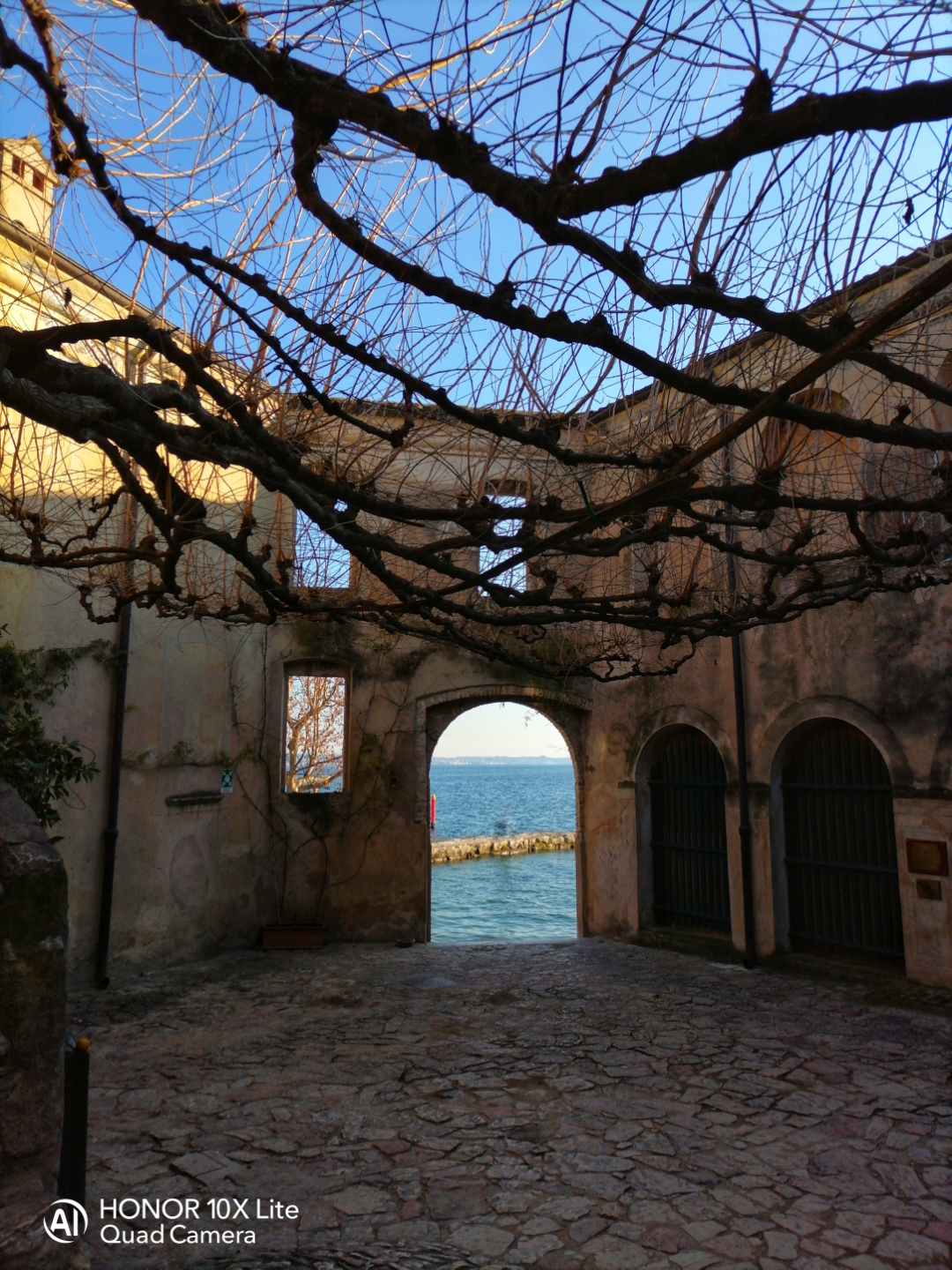 pPunta-San-Vigilionbspè-considerata-la-Portofino-del-Lago-di-Garda-A