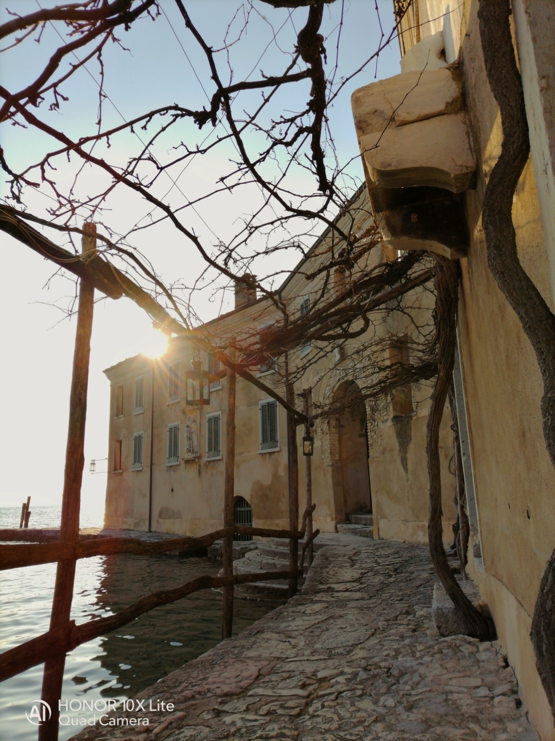 pPunta-San-Vigilionbspè-considerata-la-Portofino-del-Lago-di-Garda-A