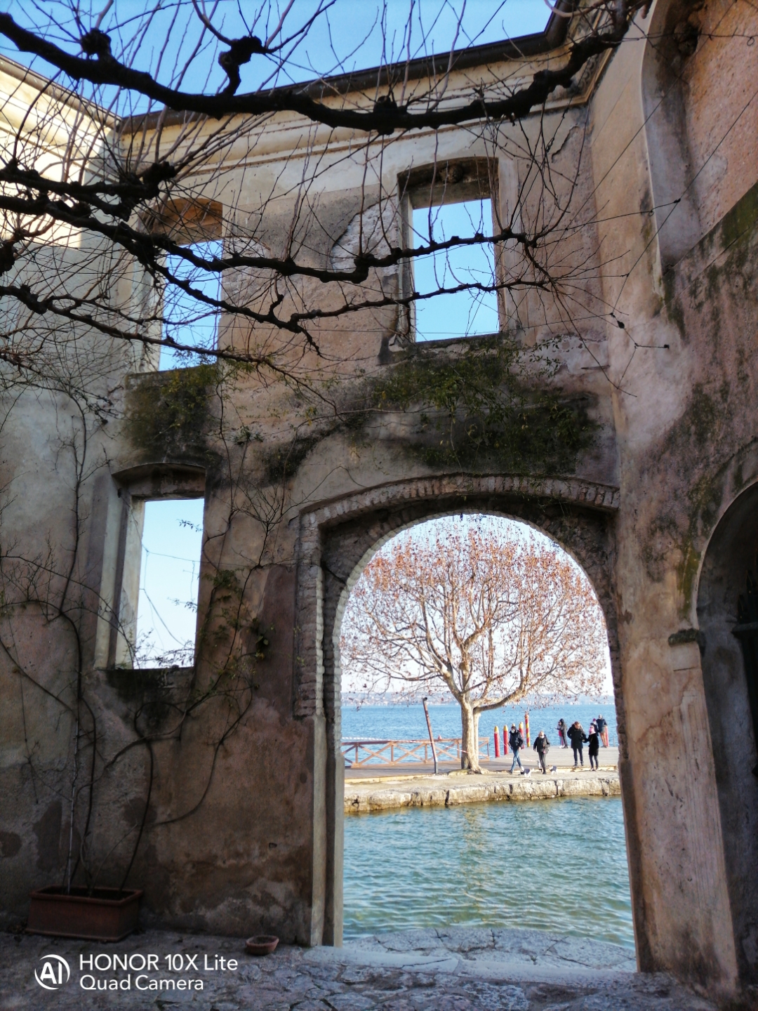 pPunta-San-Vigilionbspè-considerata-la-Portofino-del-Lago-di-Garda-A