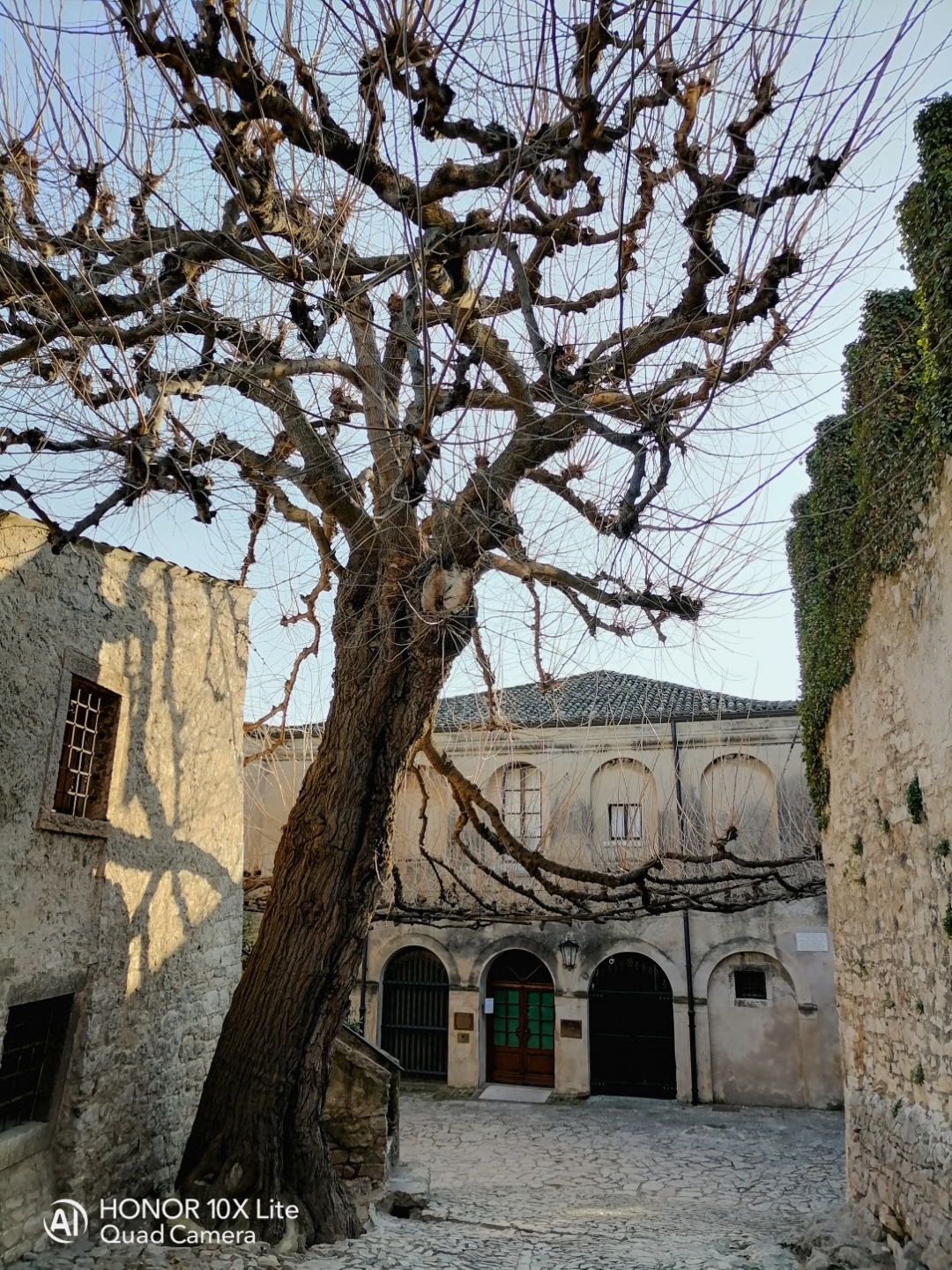 pPunta-San-Vigilionbspè-considerata-la-Portofino-del-Lago-di-Garda-A