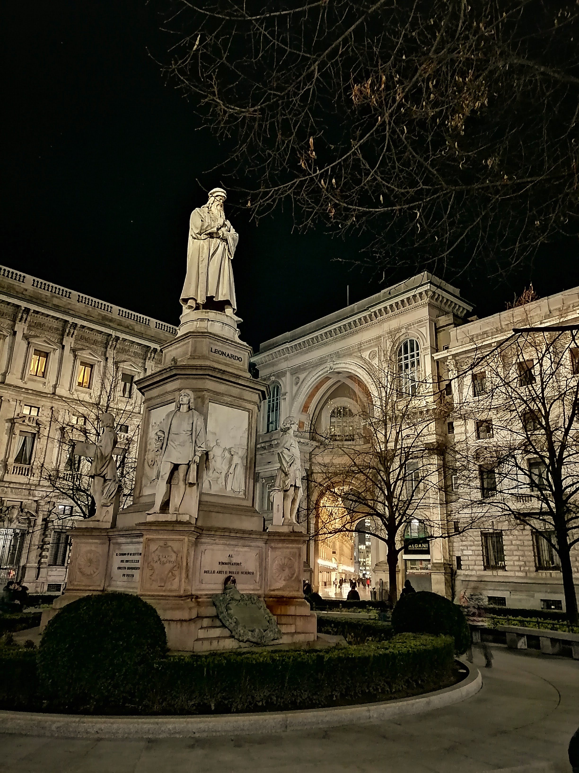 pQualche-scatto-di-quando-sono-tornata-a-Milano-per-un-aperitivo-tra
