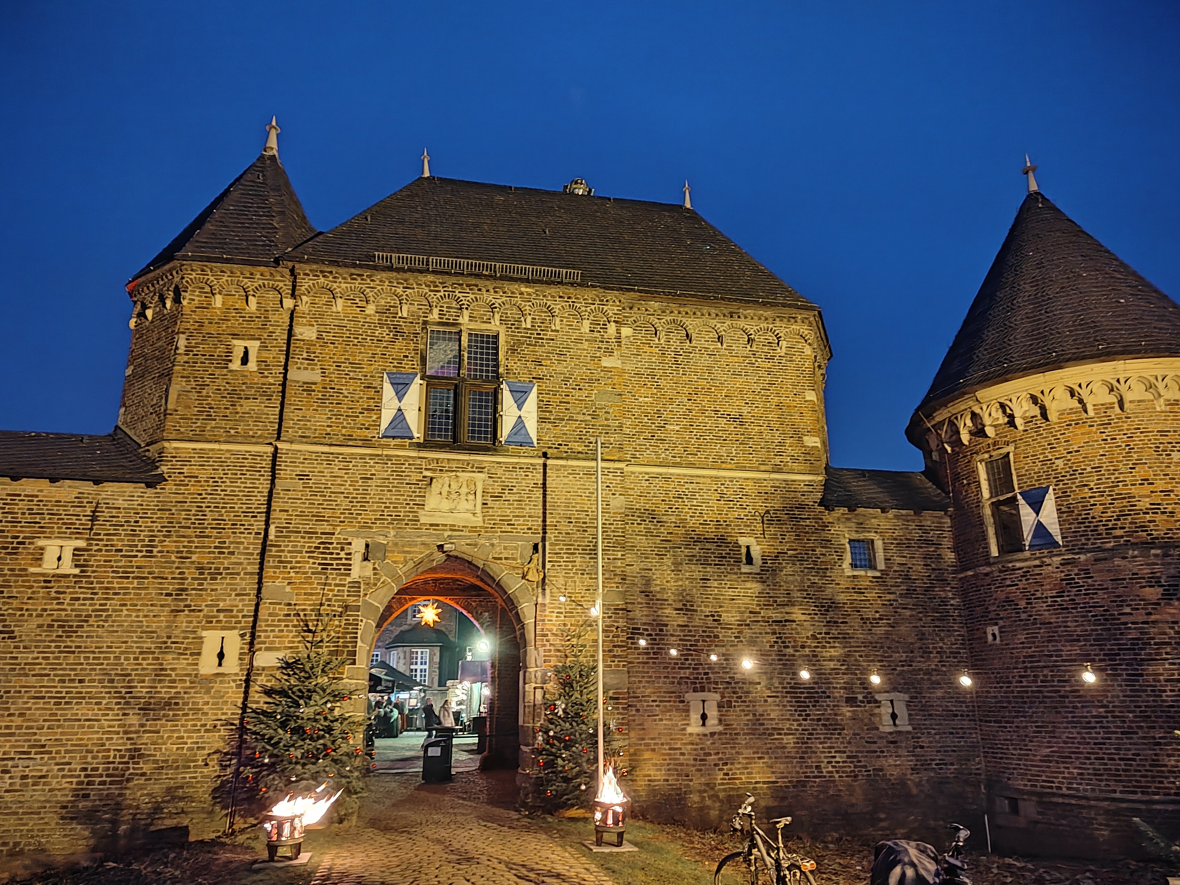 p-styletext-align-centerstrongspan-stylefont-size24pxcolorrgb25500Una