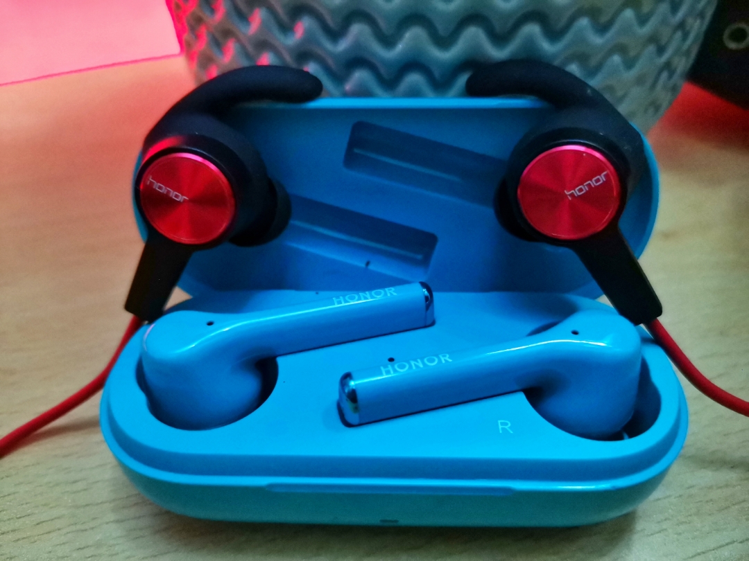 Honor sport bluetooth online earphones blue