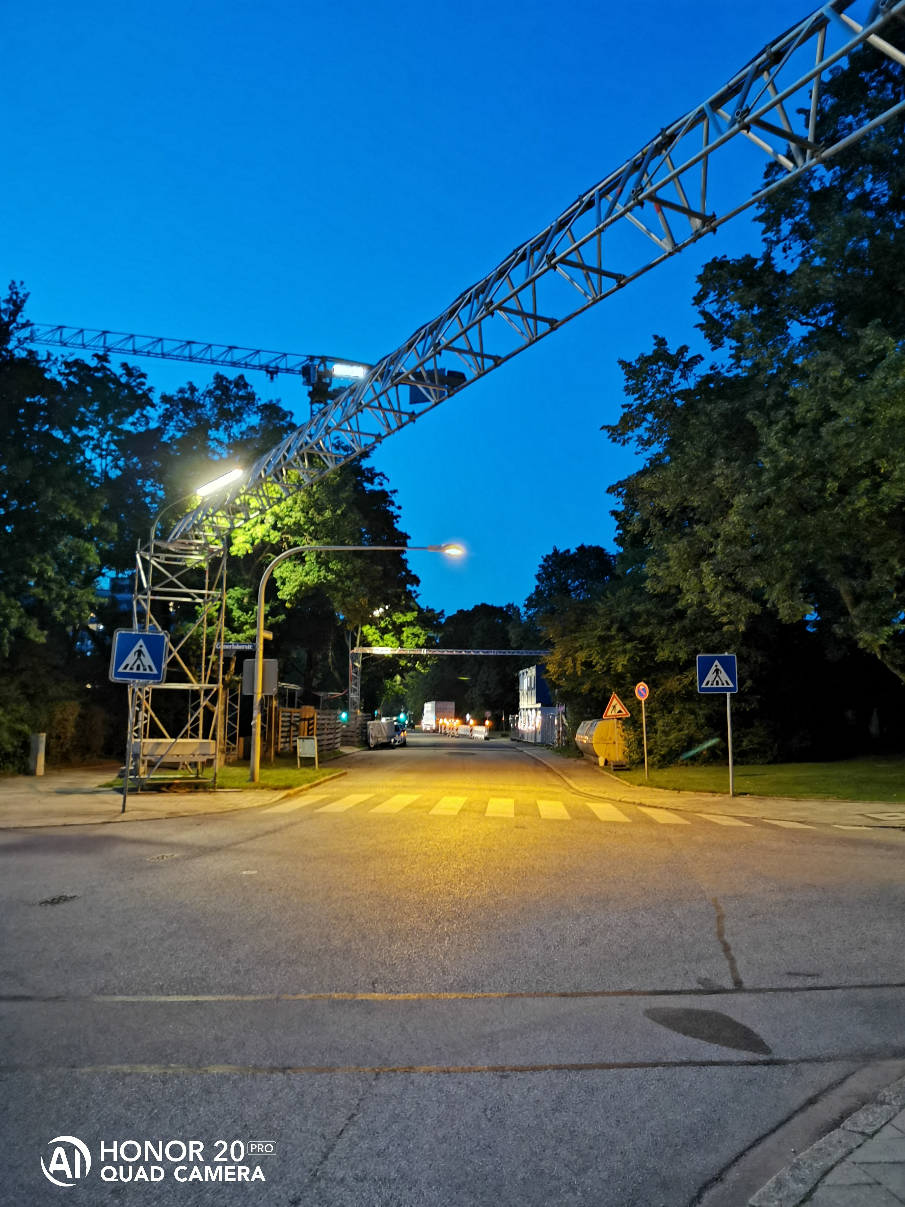 Camera-Feature-AIS-Super-Night-Mode-through-the-lens-of-HONOR-20-Pro