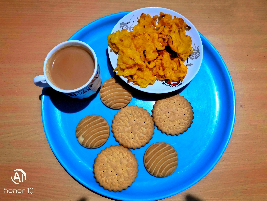 Evening tea with snacks and biscuits HONOR CLUB (UK)