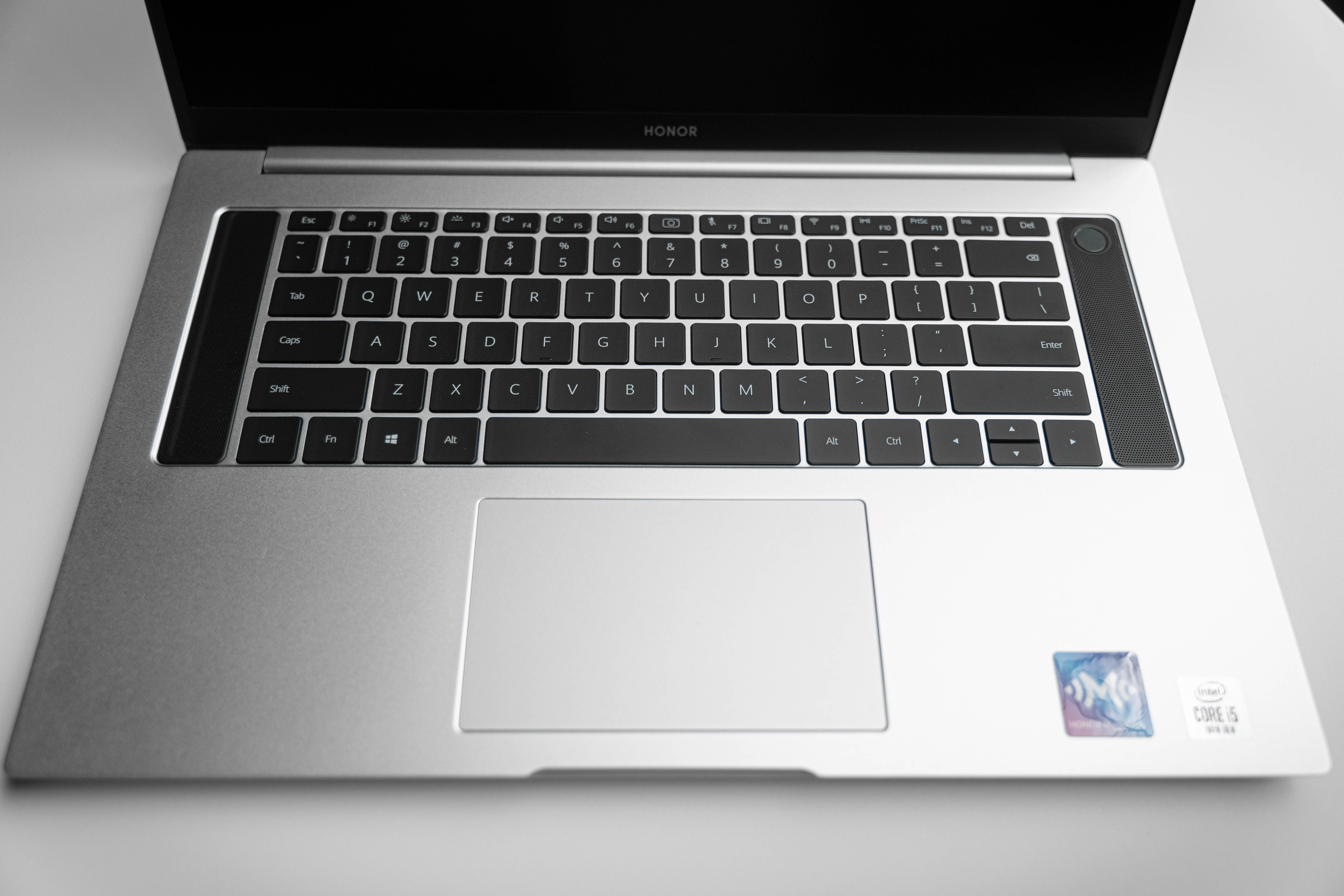 pstrongspan-stylefont-size24pxThe-New-HONOR-MagicBook