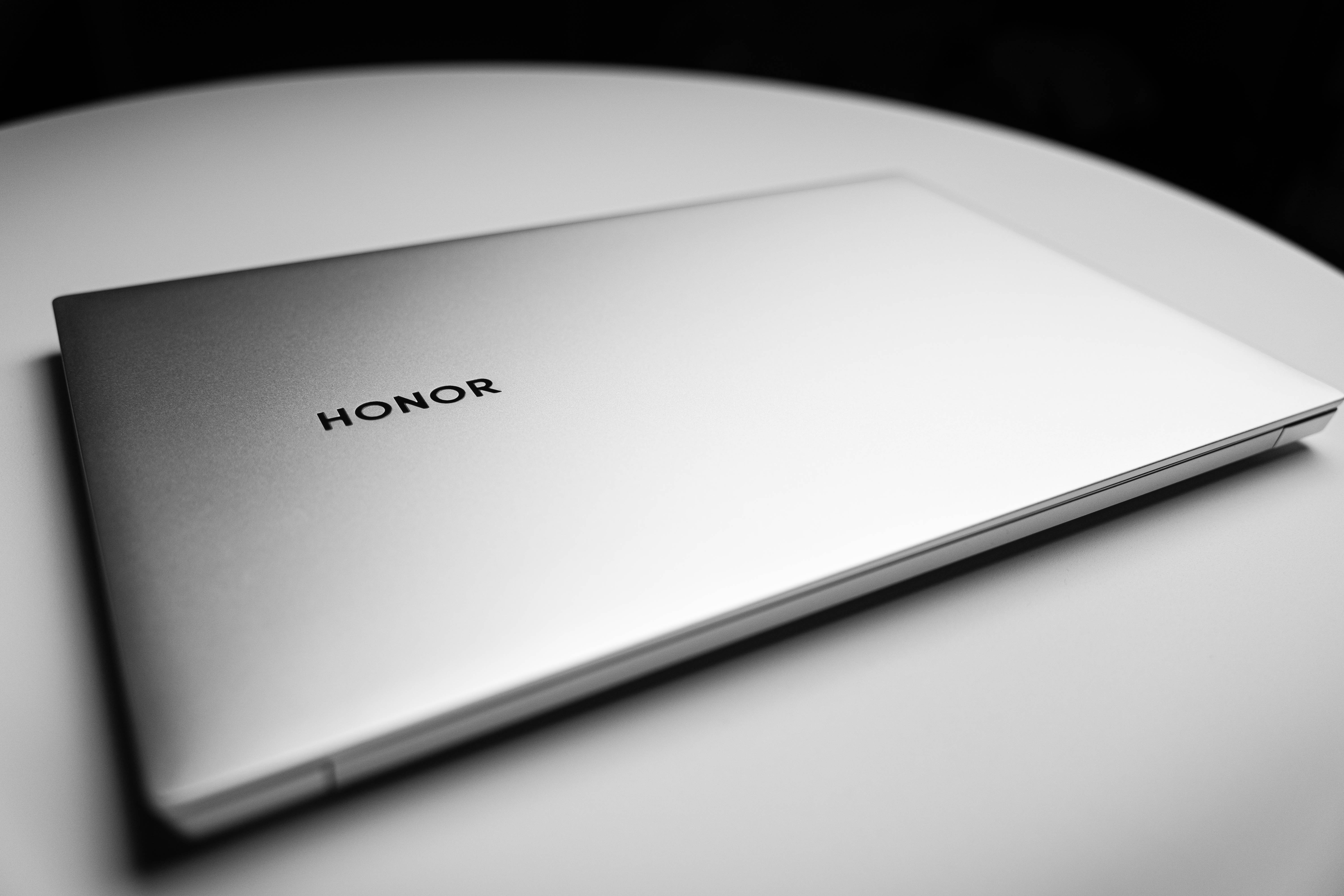 pstrongspan-stylefont-size24pxThe-New-HONOR-MagicBook